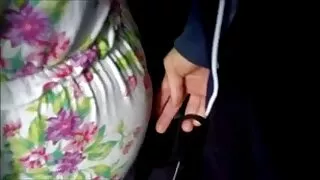 მოწიფული ინსტრუქტორი დიდი რძე დაეხმარა ბიჭი გაივლის
