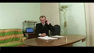 ბიჭები მისცა პირში გარყვნილი ბოზი სამეზობლოში და fucked მისი ტრაკი