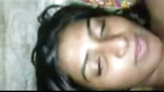 წითური დიასახლისი masturbating shaved pussy ვარდისფერი ვიბრატორი