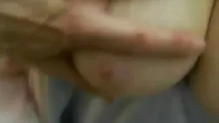 Chick fucked მიერ გულშემატკივარი მდიდარი ბიჭები ფული გადაიხადოს სესხი