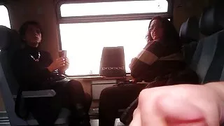 წითური ერთად pumped buns გადასვლა მეზობლის pussy