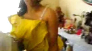 Busty blonde masturbates მისი pussy წინაშე ბიჭი და ჩაბარდა მას საწოლში